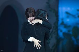 Photo : Creepy Momo and her baby Chaeyoung!