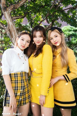 Photo : Nayeon, Sana and Mina