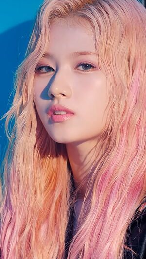 Photo : Miss this hair color of Sana