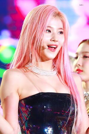 Photo : TWICE - Sana