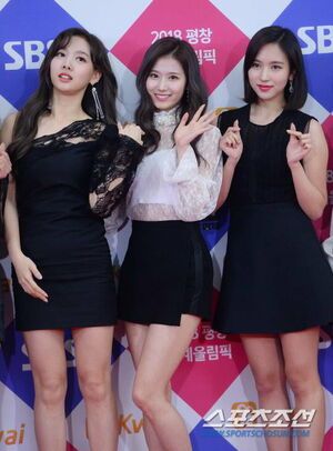 Photo : Nayeon, Sana & Mina