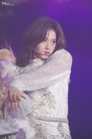 Photo : Stunning Sana