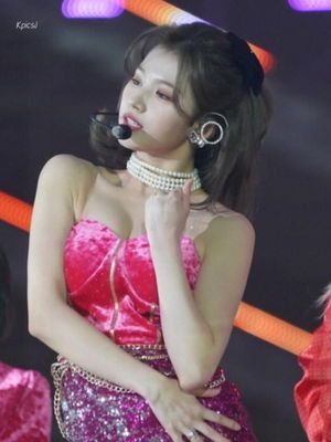 Photo : Twice- Sana