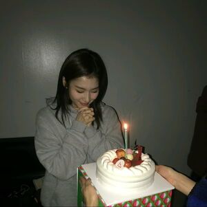 Photo : Sana making her birthday wish