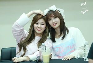 Photo : A Sana and a Momo!