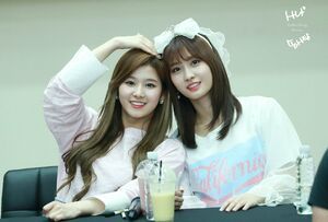 Photo : A Sana and a Momo!