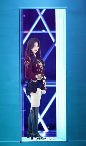 Photo : Stunning Sana