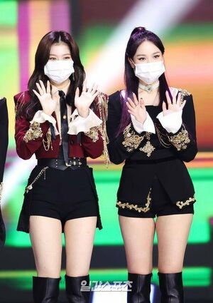 Photo : Sana & Mina - TWICE