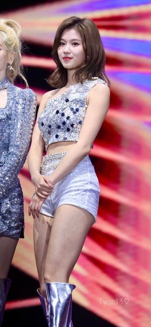 Photo : Stunning Sana