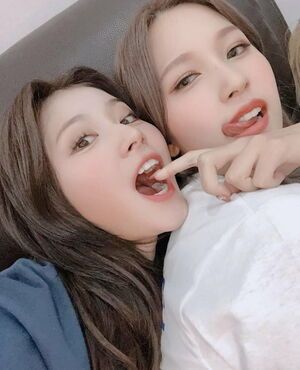 Photo : Twice - Sana & Mina