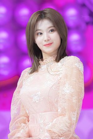 Photo : Gorgeous Sana