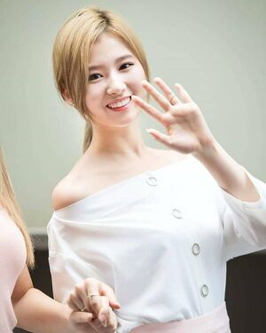 Photo : TWICE - Sana