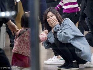 Photo : Sana sees a baby!