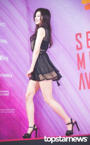 Photo : Gorgeous Sana in Black