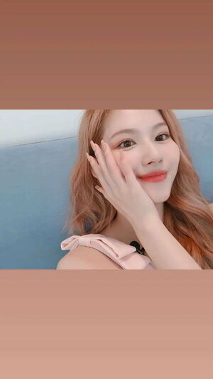 Photo : Twicetagram Story Update - Sana selca
