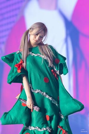 Photo : Pouting Sana