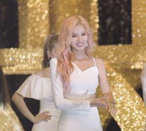 Photo : Shining Sana