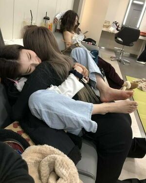 Photo : Sana and Mina