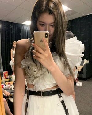 Photo : M.by_sana Instagram Update - Sana mirror selca