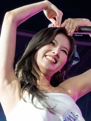 Photo : TphamBU Twitter Update - Precious Sana