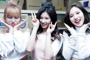 Photo : Momo, Sana & Mina