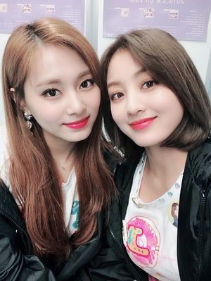 Photo : Tzuyu & Jihyo