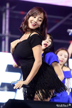 Photo : Jihyo big chest