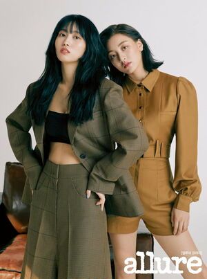 Photo : Momo and jihyo