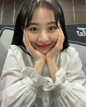 Photo : Twicetagram update - Adorable Jihyo