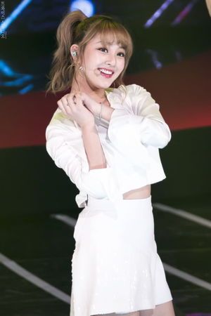 Photo : God Jihyo in white