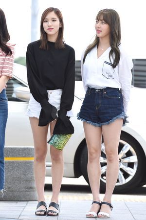 Photo : Mina & Jihyo