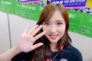 Photo : Mina says Hi