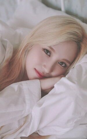 Photo : In bed with Mina