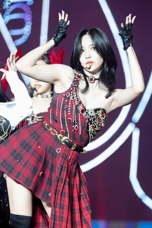 Photo : Stunning Mina