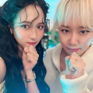 Photo : Jeehae_yang Instagram Update - Mina selca with the CEO / Creative Director from Metrocity Korea