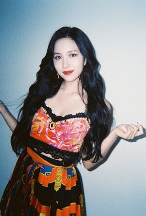 Photo : Mina is unbelievably gorgeous