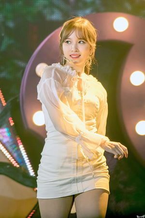 Photo : Mina in White