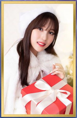 Photo : Mina is ready for Christmas