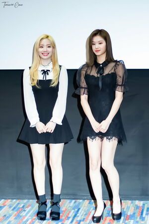 Photo : Dahyun & Sana