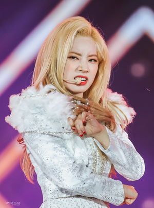 Photo : Dahyun grrrrrr!