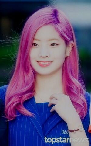 Photo : Dahyun hair re-color test. If you have any suggestions, post them