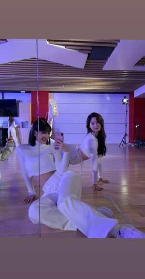 Photo : TWICE - Momo & Dahyun