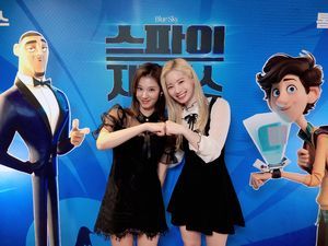 Photo : Sana & Dahyun are Spies in Disguise