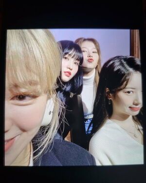 Photo : Jeongyeon, Momo, Sana and Dahyun