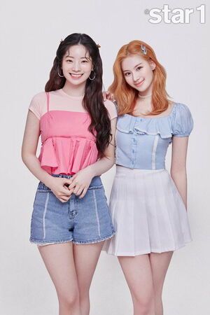 Photo : Sana and dahyun