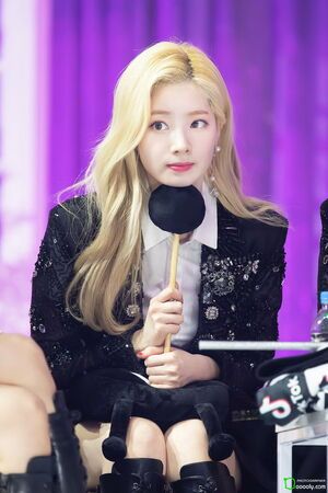 Photo : Blonde Dahyun