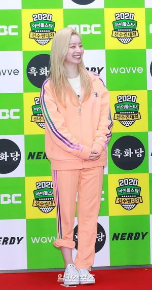 Photo : Precious Dahyun in an orange tracksuit