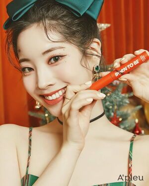 Photo : A'pieu Cosmetics Instagram Update - Dahyun with A’pieu’s Born To Be mascara