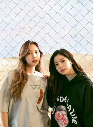 Photo : Mina and Dahyun for ADLV