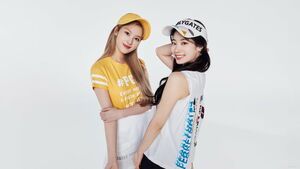 Photo : Sana & Dahyun